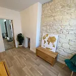 Quiet Apartment In Paris Center