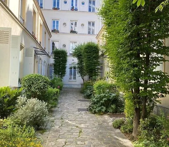 Quiet Apartment In Paris Center