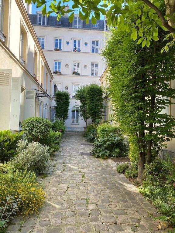 Quiet In Center Parijs
